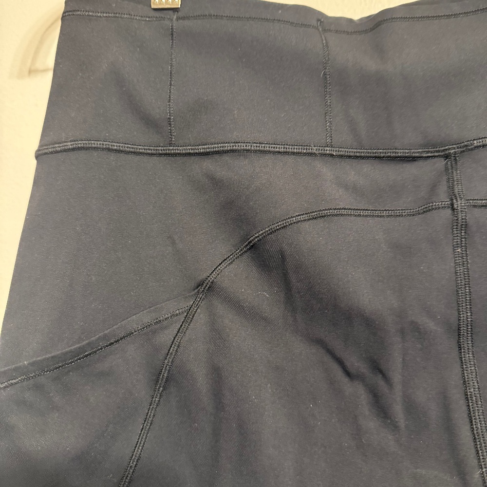 Lululemon Black Cropped Leggings with Pockets Size 10 - Picture 7 of 12